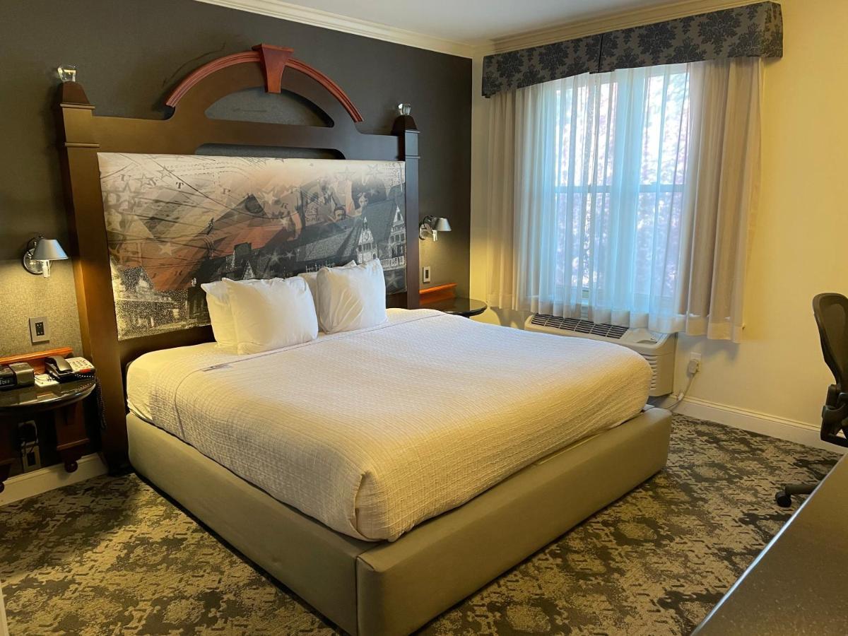 Hotel Chestnut Hill