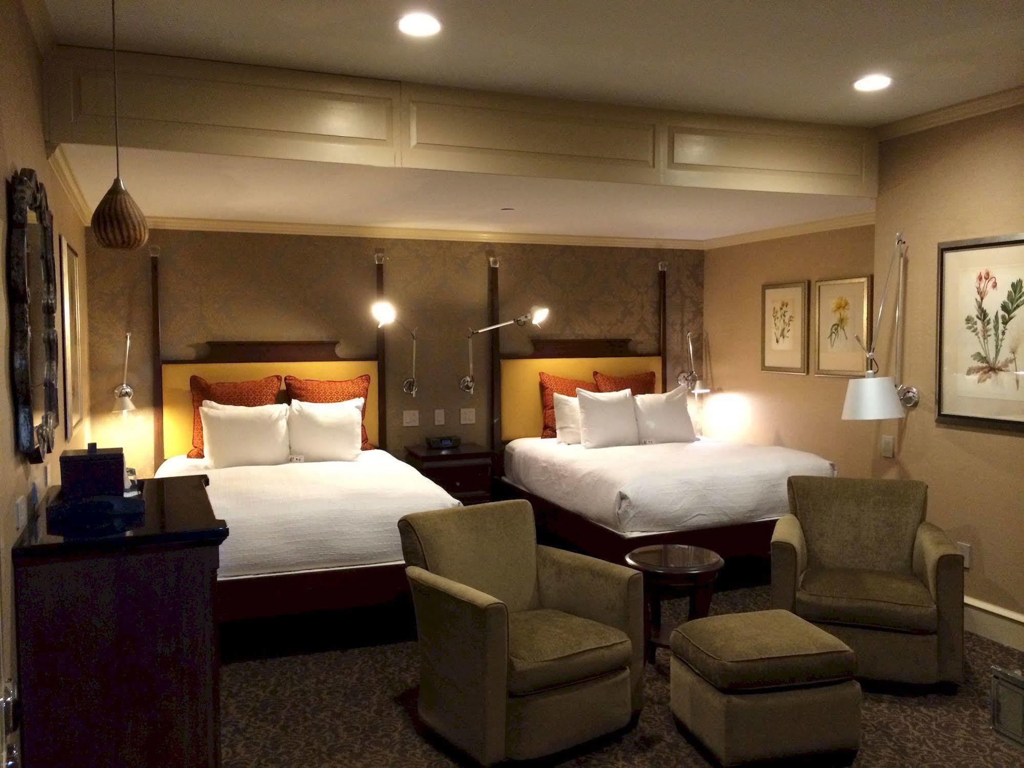 Chestnut Hill 4*